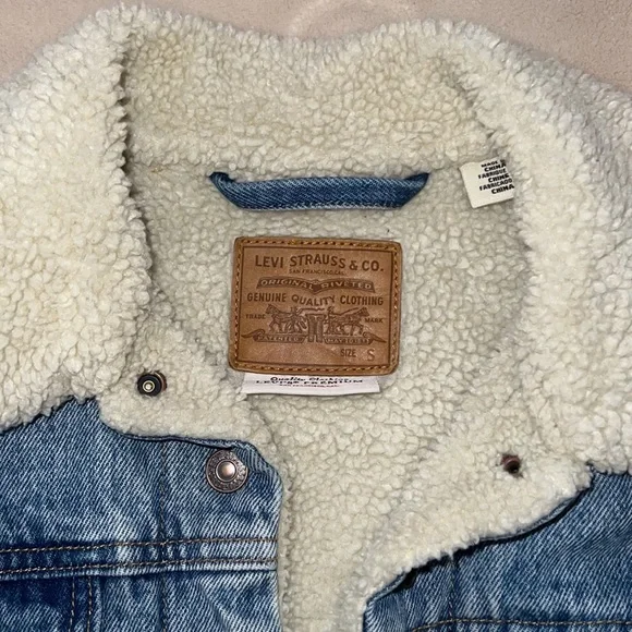 COPY - Levi’s Sherpa Trucker Jacket - Picture 3 of 4